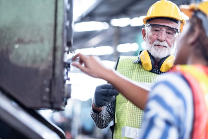 A munkavállalói elvándorlás új korszaka: miért mondanak fel a fizikai dolgozók már néhány hét után?