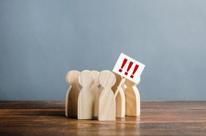 Azonnali hatályú felmondás és csoportos létszámcsökkentés – kivételes helyzetek