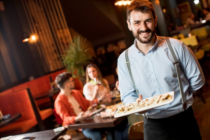 Három hónapot dolgoztam feketén, majd kirúgtak” – Gábor, a pincér vallomása