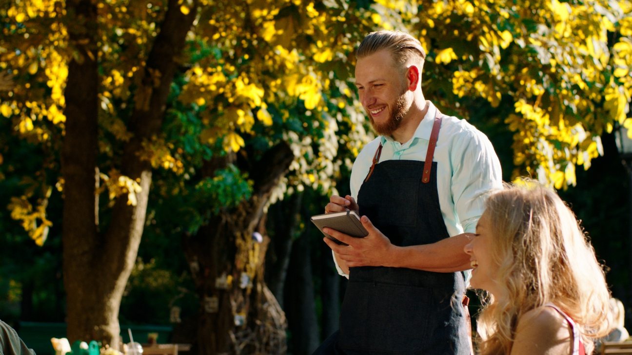 „Kollégium és család között” – Dávid, a szezonális felszolgáló