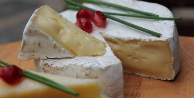 Végleg eltűnhet a polcokról a camembert