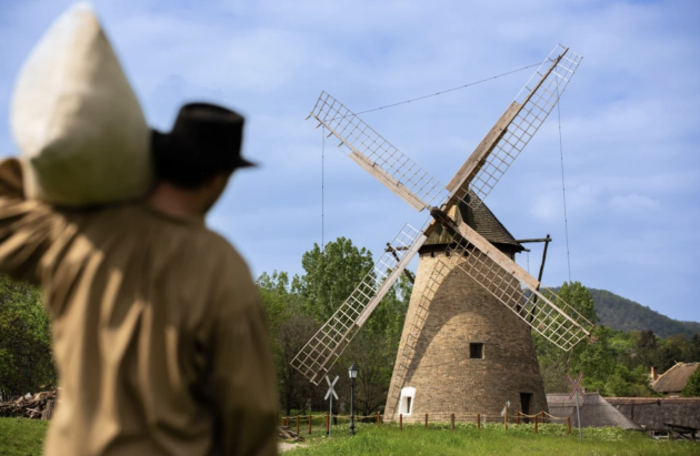 Fényfestéssel világítják meg a Skanzen több száz éves épületeit ezen a hétvégén