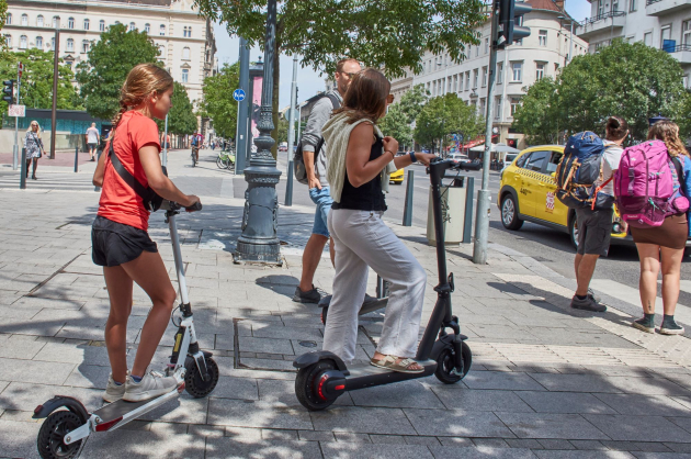 Ennyi kötelezőt kell fizetni a rollereseknek