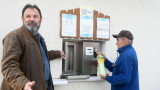 Hódít Fegyverneken az "önkormányzati" tejautomata