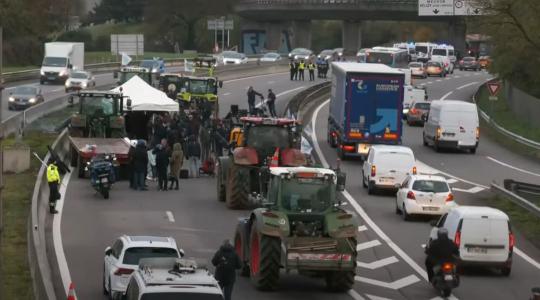 Francia gazdák az autópályákon állítottak fel blokádokat +VIDEÓK