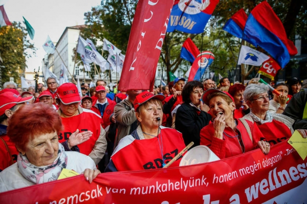 Továbbra is zuhanórepülésben a szakszervezetek támogatottsága