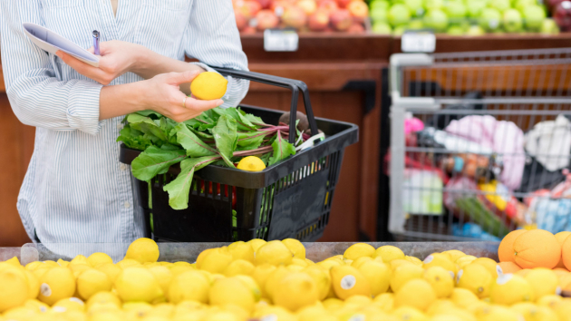 Riadót fújt az Auchan: mérgező gyümölcs került a polcokra, ha vettél, nehogy megedd