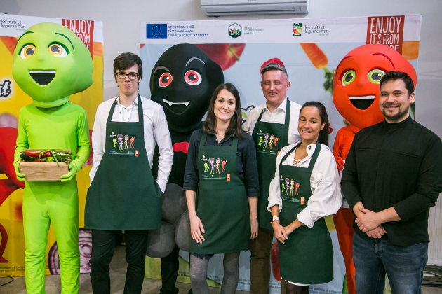 Több mint egy tonna zöldséget és gyümölcsöt kóstoltatott tavaly Frutti és Veggi            2023-ban is folytatódik az Európai Friss Csapat program