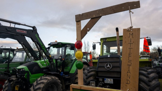 Pénteken folytathatják a tüntetést a német gazdák
